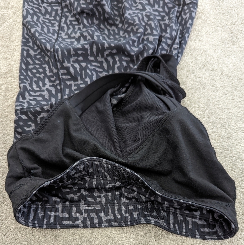 LULULEMON running in the city sheer detailed black tank top size 4 - Picture 13 of 14